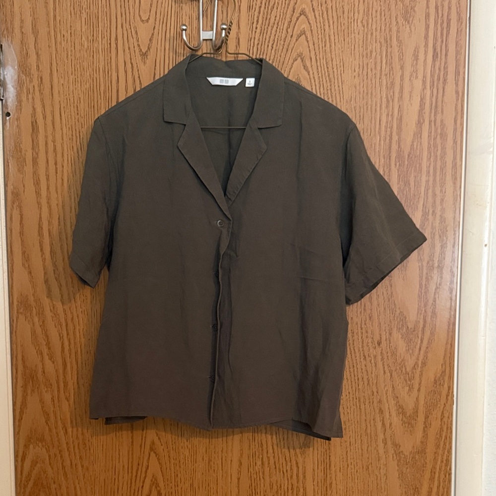 Uniqlo Short Sleeve Women's Button Up Camp Shirt Top Size S Olive Green